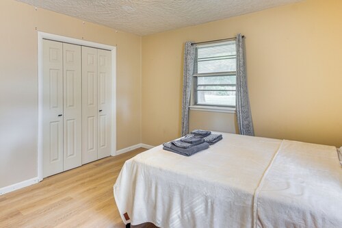 3 Mi to OU Campus: Norman Home w/ Sleek Interior!