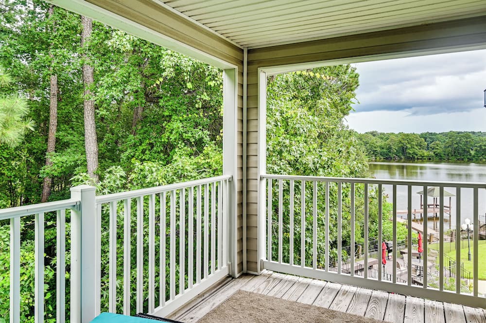 Lake & Pool Access, Home Gym: Fayetteville Condo! - Autryville, NC