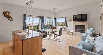 Steps to Pirate Cove: Oregon Coast Condo w/ View