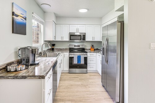 2 Mi to State Park: Dog-friendly Niceville Home