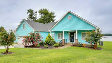 House (4 Bedrooms) | Front of property