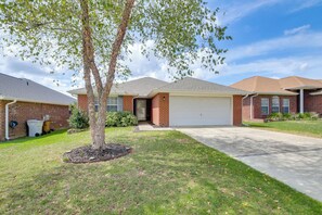 House (3 Bedrooms) | Interior - 3 Mi to Escambia Bay: Home w/ Deck & Private Yard! (Milton)