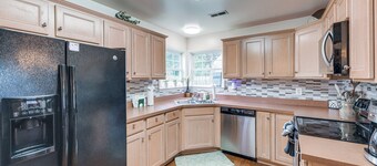 2 Blocks to Potomac River: Gem in Colonial Beach!