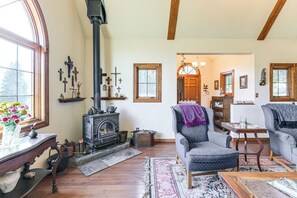 House (4 Bedrooms) | Interior