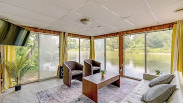 House (3 Bedrooms) | Front of property