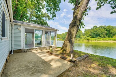 Cozy House on Meadowbrook Lake: Serene, Scenic!