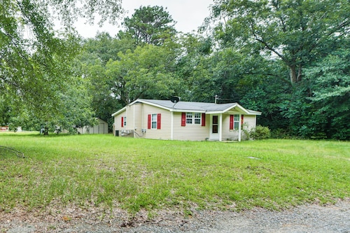6 Mi to Museum of Aviation: Rural Kathleen Home