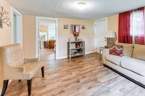 6 Mi to Museum of Aviation: Rural Kathleen Home