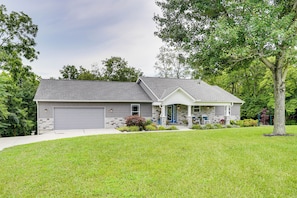 House (2 Bedrooms) | Interior - 4 Mi to Dtwn: Ohio River Valley Home w/ Deck! (Aurora)