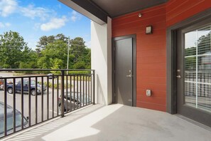 Property grounds - Luxe King 3 Bedroom Suite in North Raleigh NC! (Raleigh)