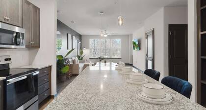 3BR | King Bed | Balcony | North Raleigh