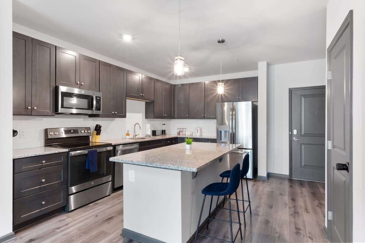 冰箱、微波炉、烤箱、炉灶