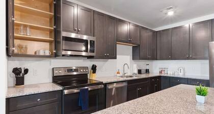 Luxe King 2 Bedroom Suite in North Raleigh!