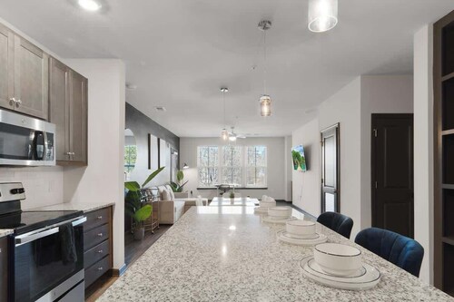 3BR | King Bed | Balcony | North Raleigh