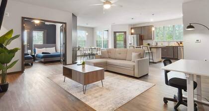 Luxe King 3 Bedroom Suite North Raleigh!