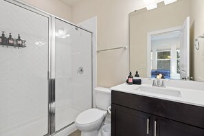 Shower, hair dryer - Luxe 3BR Townhousein Uptown Charlotte! (Charlotte)