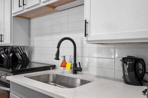 Fridge, microwave, oven, stovetop - Luxe King 2BR Suite in South Charlotte! (Charlotte)