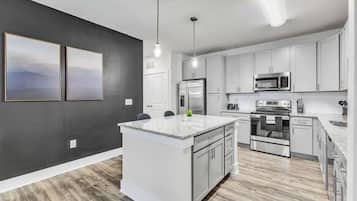 Fridge, stovetop, dishwasher, cookware/dishes/utensils