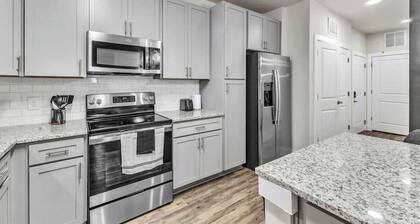 Luxe King 3BR Suite Mins to Downtown Durham!