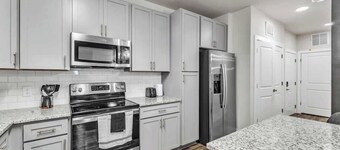 Luxe King 3BR Suite Mins to Downtown Durham!