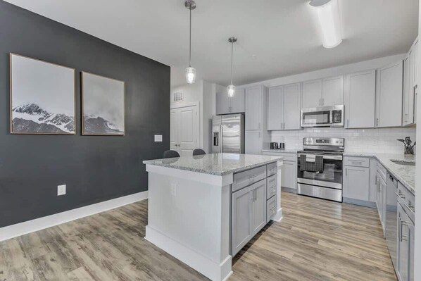 Fridge, microwave, oven, stovetop