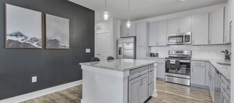 Luxe King 3BR Suite Mins to Downtown Durham!