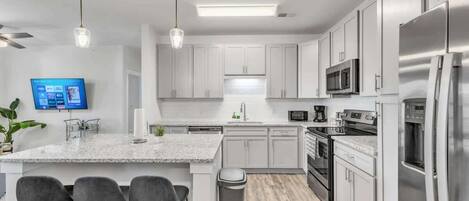 Refrigerador, microondas, lavavajillas, tostadora