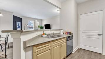 Cookware/dishes/utensils