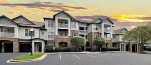 Exterior - Upscale King 2BR Suite Mins Downtown Raleigh! (Cary)