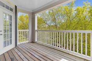 Property grounds - Upscale King 2BR Suite Mins Downtown Raleigh! (Cary)