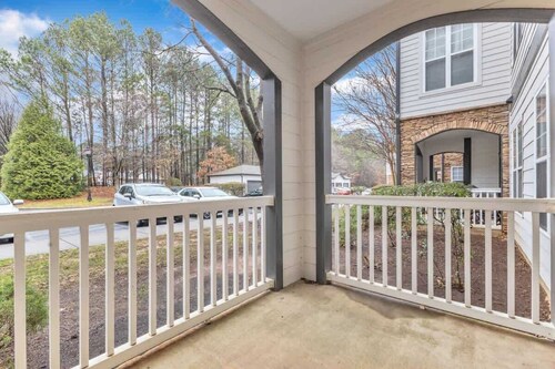 Upscale 1BR Suite Mins to Downtown Raleigh!