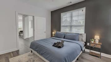 2 slaapkamers, een strijkplank/strijkijzer, reisbedje, wifi