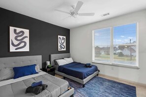 3 عدّة غرف نوم ومكواة/لوح كي وواي فاي وملاءات أسرّة