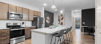 Upscale King 3BR Suite  to Uptown Charlotte!