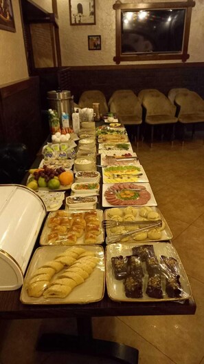 Breakfast buffet - Du Port Boutique Hotel (Baku)