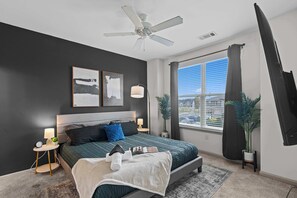 3 bedrooms, iron/ironing board, travel cot, WiFi - Upscale King 4BR Suite Mins to Uptown Charlotte! (Charlotte)