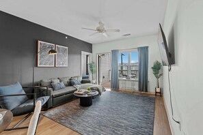 TV, offices - Upscale King 4BR Suite Mins to Uptown Charlotte! (Charlotte)