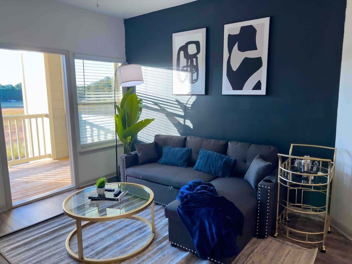 Upscale King 3 Bed Suite to Uptown Charlotte!