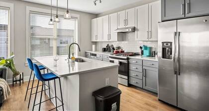 Luxe King 3BR Suite Waverly Charlotte!