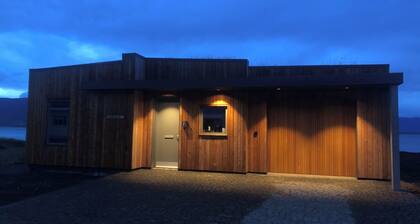 Bakkabud - modern house with panorama directly by the sea