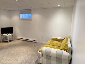 TV - Cozy basement Apartment in St. John’s (St. John's)