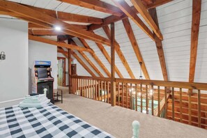 2 bedrooms, travel cot, WiFi, bed sheets