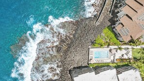 Exterior - Casa Aloha Designer Condo w Oceanfront Pool (Kailua-Kona)