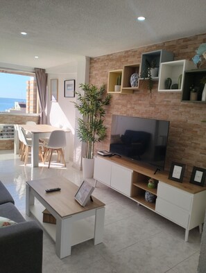 Living room - Family-friendly Stay by Levante Beach (Benidorm)
