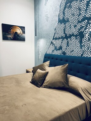 Luxury Apartment | In-room safe, blackout drapes, soundproofing, iron/ironing board