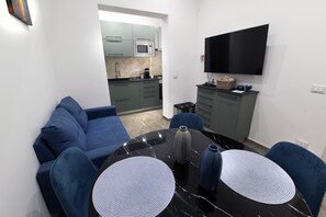 Luxury Apartment | Private kitchen | Full-size fridge, microwave, oven, stovetop