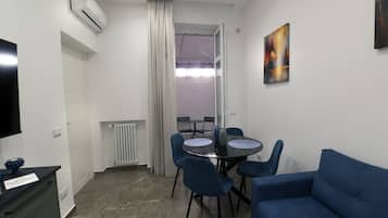 Apartamento superluxo | Cozinha privada | Geladeira grande, micro-ondas, fogão, cooktop