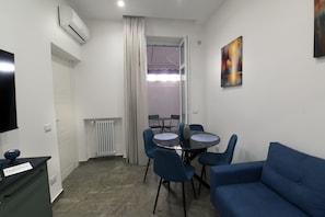 Appartement luxueux | Cuisine privée | Réfrigérateur grande capacité avec congélateur, four à micro-ondes