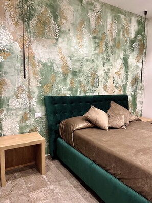 Deluxe Apartment | In-room safe, blackout drapes, soundproofing, iron/ironing board