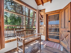 Terrace/patio - Tahoe Cabin One Block from Lakeside Beach-Heavenly (South Lake Tahoe)
